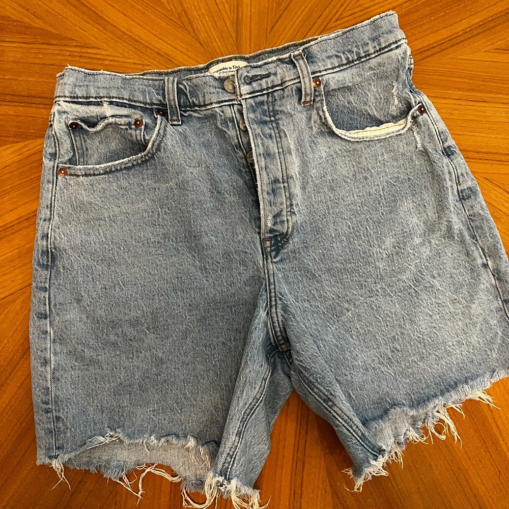 Abercrombie 7” Dad short high rise